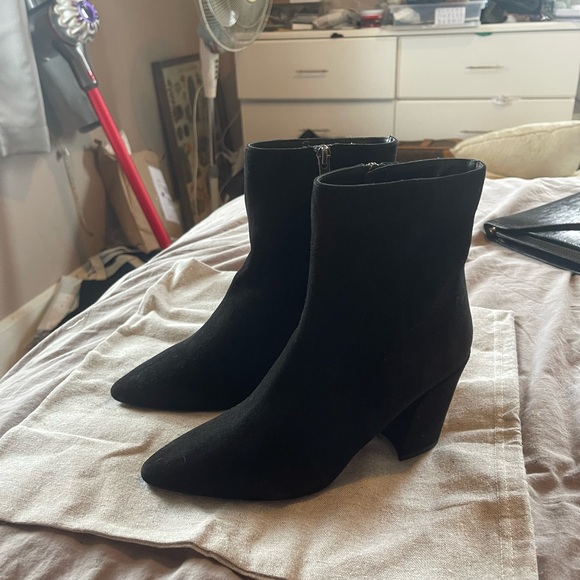 Aquatalia Black Suede Booties sz. 8 - Picture 4 of 6